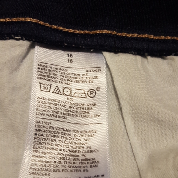Old Navy maternity denim shorts, low panel - Picture 3 of 7
